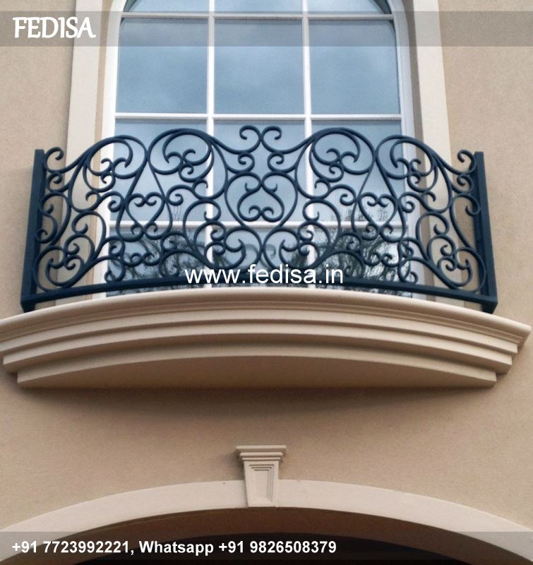 Classic Staircase Door Design Lohe Ki Railing Ki Design Light Grill Design