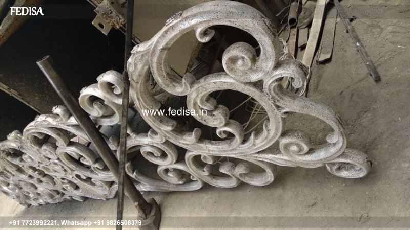 Classic Iron Round Stairs Design Square Tube Handrail Design Safe Staircase Design