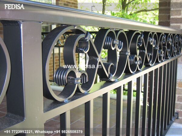 Classic Stair Design For Small House Makan Ki Railing Ke Design Stair Box Design