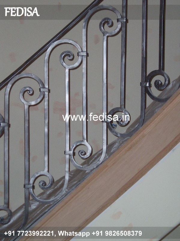 Classic Modern Hand Railing Bay Window Grill Design Modern Closed Grill Design For Balcony