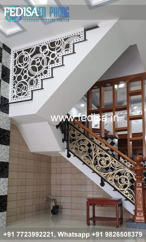 Classic Open Staircase In Living Room Simple Grill Design For Home Entrance Stairs Design