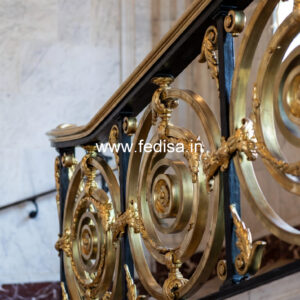 Creative Balcony Styling With Railings No-31624